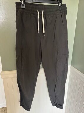 Vuori Women's Classic Slate Dark Grey Cargo Joggers with Drawstring Waist Medium